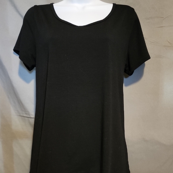 LuLaRoe Tops - LuLaRoe Black Fitted Short Sleeve T-Shirt